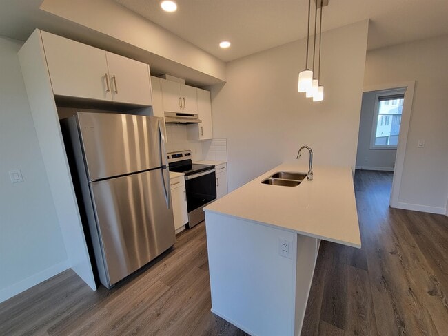 Building Photo - 2796-2796 Maple Way NW