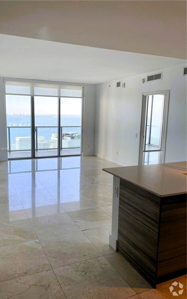 Building Photo - 1300 Brickell Bay Dr