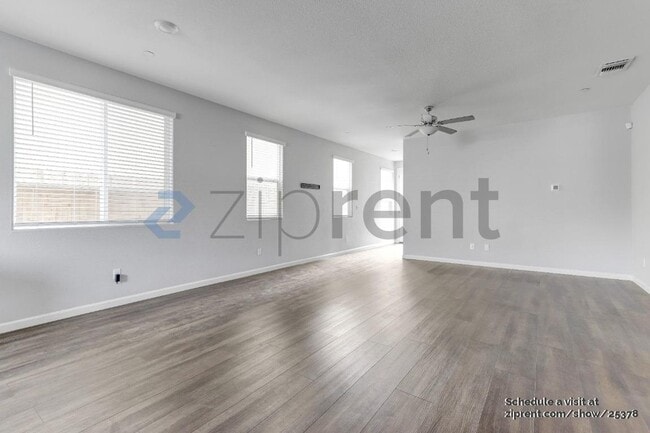 Building Photo - Unit
