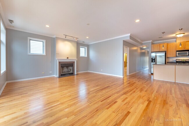 Foto del edificio - 633 E Bowen Ave