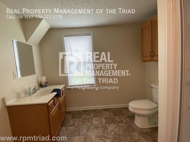 Building Photo - 2BR/1BA W/Loft in Walkertown!
