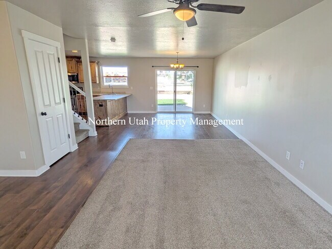 Building Photo - 5 Bed 2.5 Bath SFH
