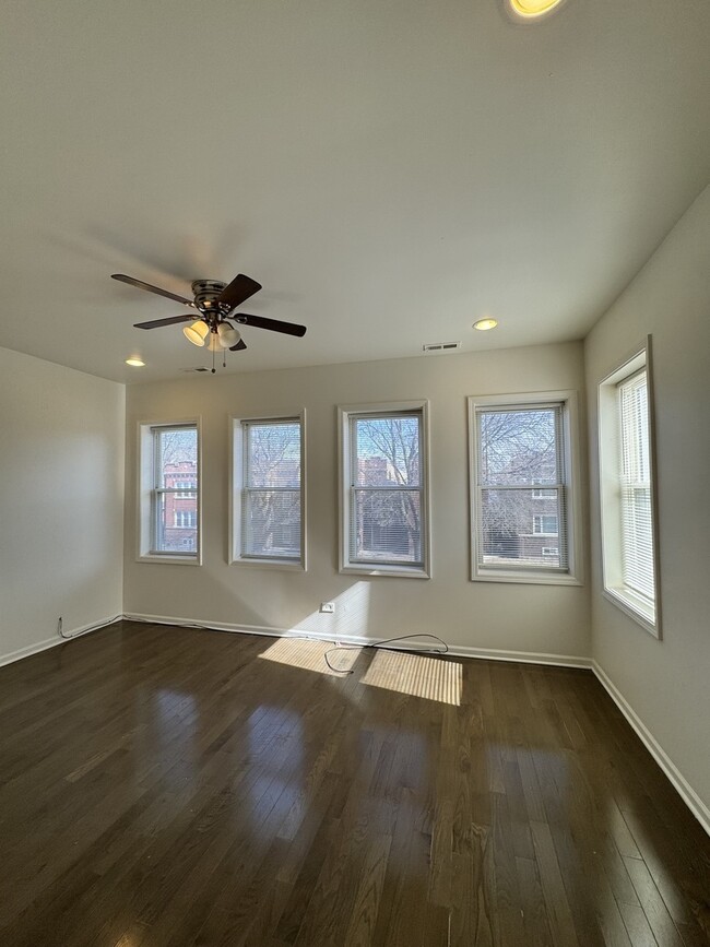 Building Photo - 1748 N Austin Ave