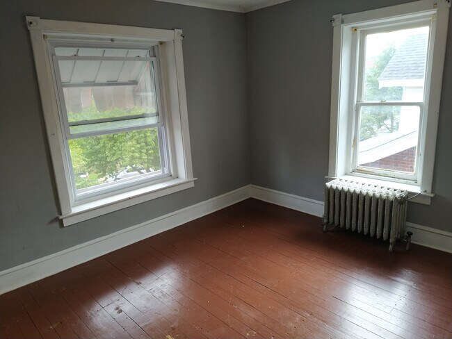 Lower bedroom image 1 - 34 Parkway