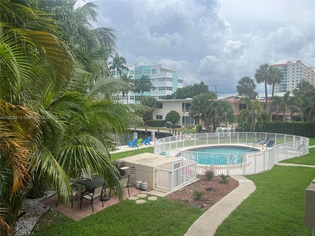 Building Photo - 2815 NE 33rd Ave