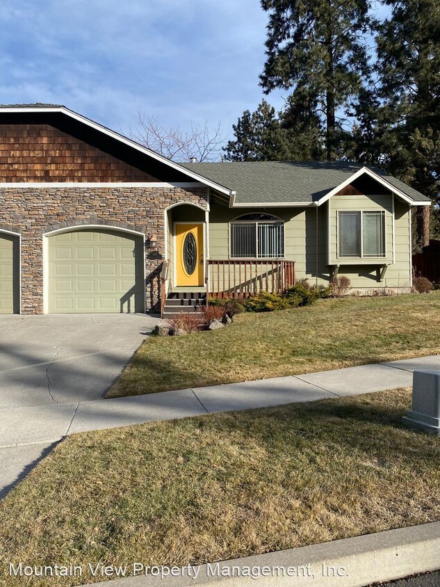 2 br, 2 bath House - 1016 SW Crosscut Ct. Photo