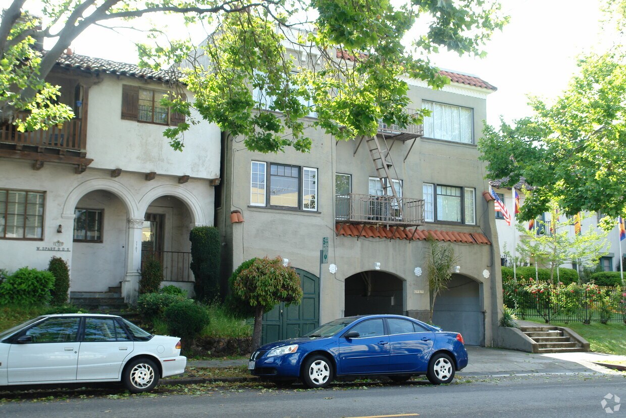 Building Photo - 1717 Euclid Ave
