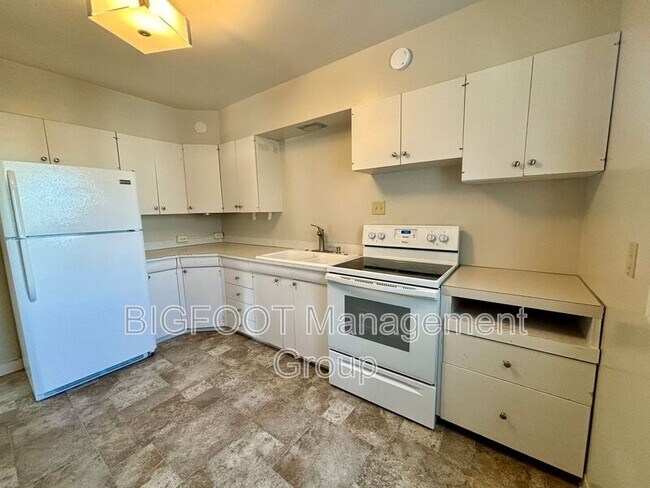 Building Photo - 1130 Hudson St