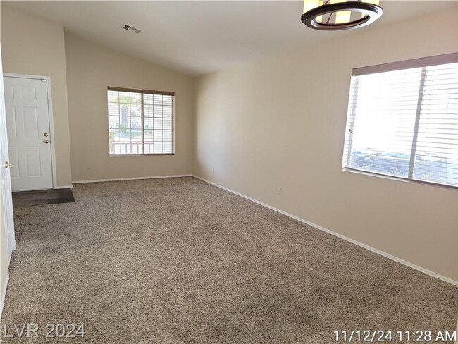 Building Photo - GREEN VALLEY RANCH BEAUTY LOCATED IN GATED...