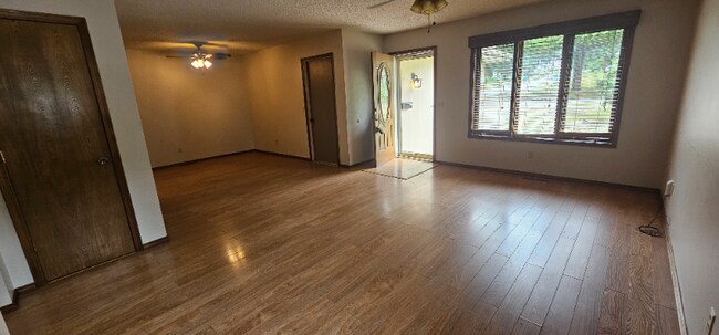 Foto del edificio - 1022 W Catalpa St