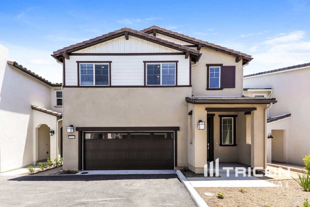 Foto principal - 28201 Dwight Dr