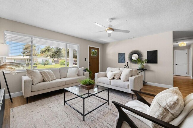 Foto del edificio - 2066 62nd Pl S