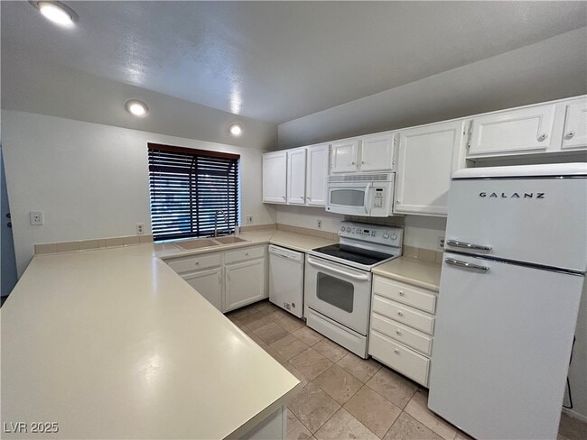 Foto del edificio - 8429 Dunphy Ct