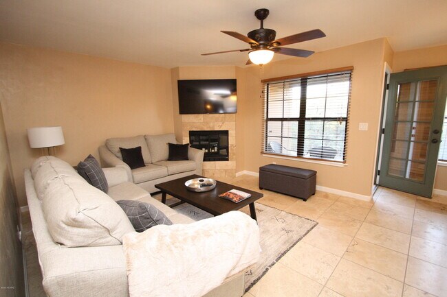 Foto del edificio - 6651 N Campbell Ave
