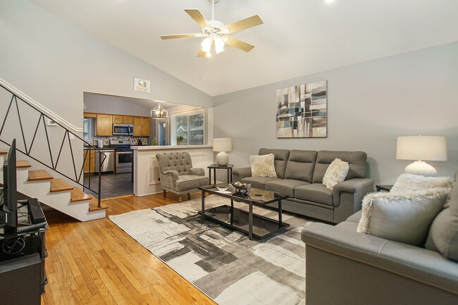 Foto del edificio - 63 S Main St