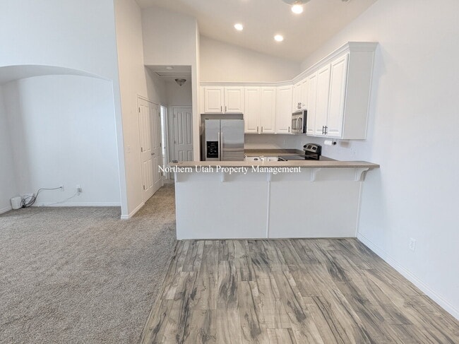 Building Photo - 2 Bed, 2 Bath, Garage, HVAC