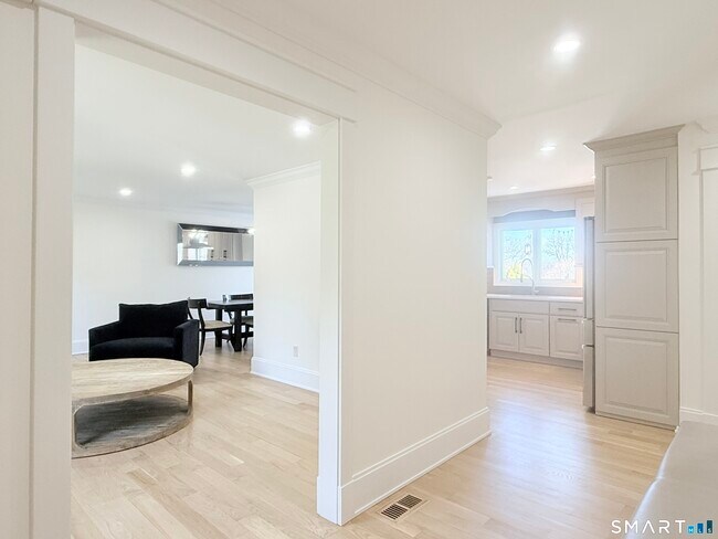 Foto del edificio - 49 Spring Hill Ave