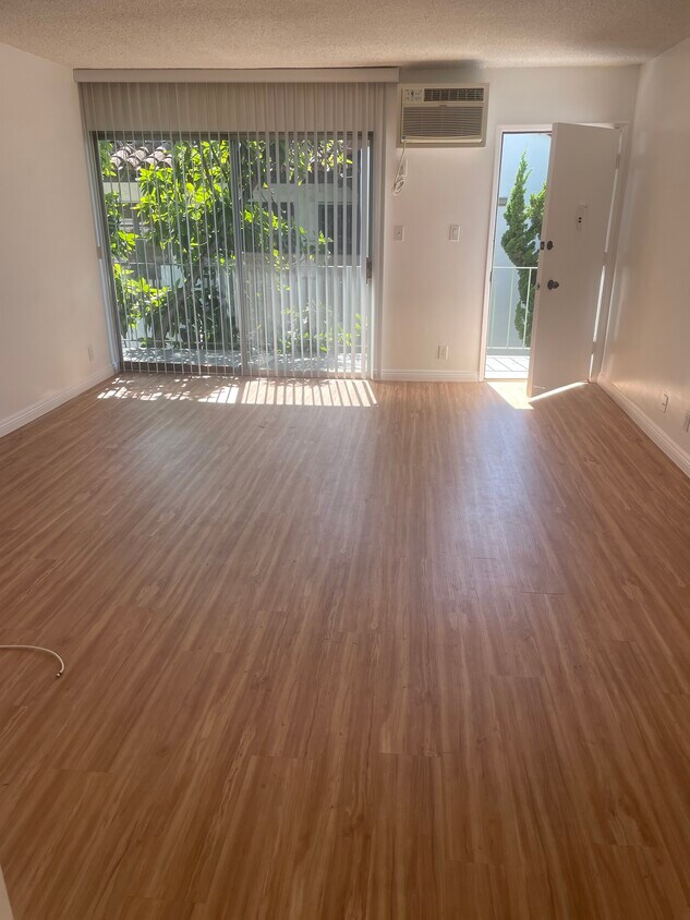 Foto principal - 8315 Blackburn Ave