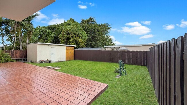 Foto del edificio - 8877 SW 36th St