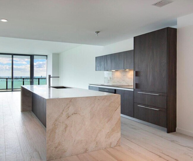 Foto del edificio - 480 NE 31st St