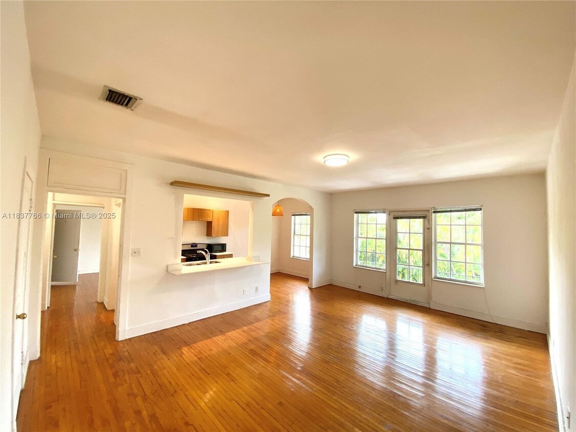 Primary Photo - 700 W 51st St