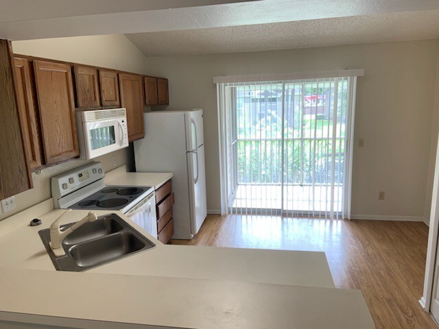 Building Photo - 116 Reserve Cir