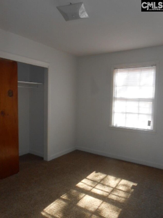 Building Photo - 1745 Woodford Rd