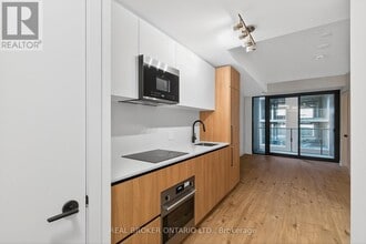 Building Photo - 35 Parliament St