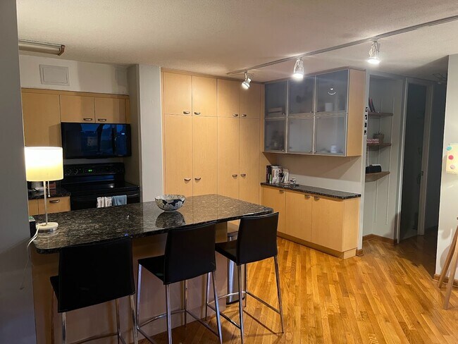 Foto del edificio - 1339 N Dearborn St