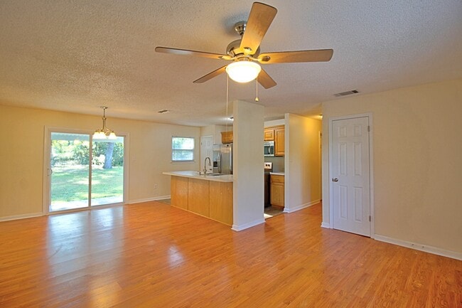 Building Photo - 1080 Ricade Dr