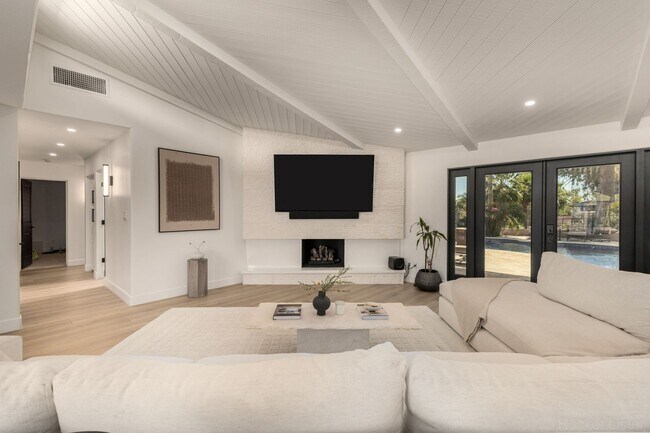 Foto del edificio - STUNNING. MODERN LUXURY OASIS In Scottsdale- 4 Bed/3 Bath plus Casita