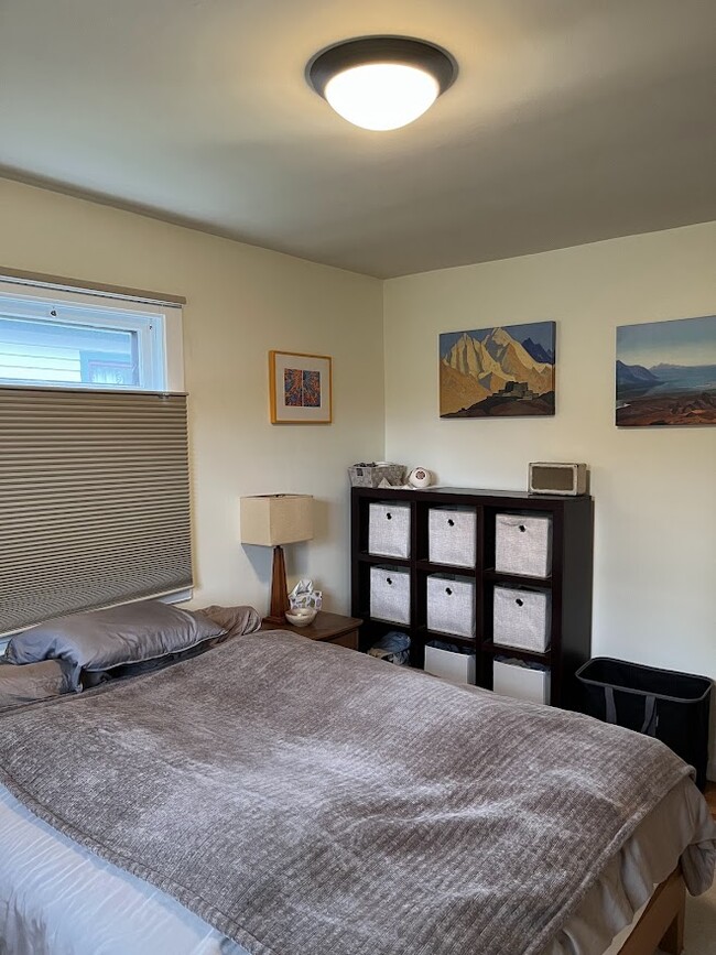 Bedroom - 624 N Grand Ave