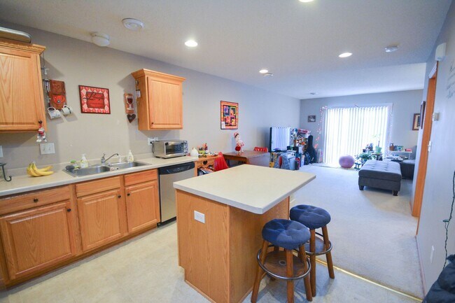 Foto del edificio - 2br townhouse near many shopping & dining ...