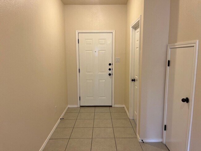 Building Photo - 8705 Pensive Dr