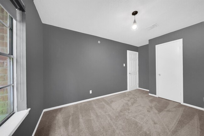 Foto del edificio - 14830 Keelby Dr