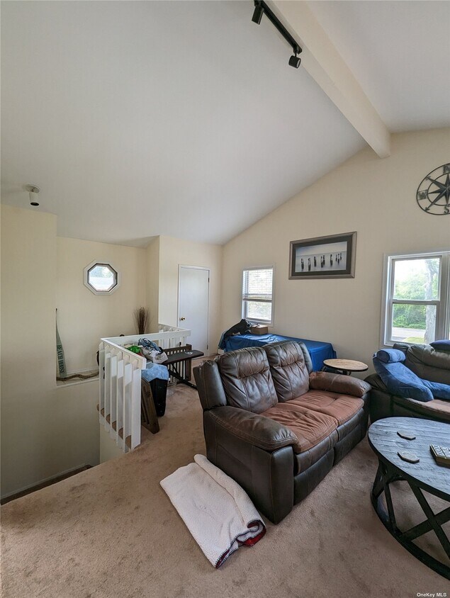 Foto principal - 70 Hawthorne Ave