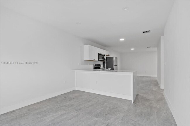 Building Photo - 10331 Sw 183rd St Miami, FL 33157