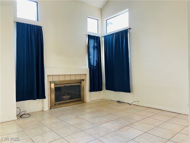 Building Photo - 3217 Opera Dr