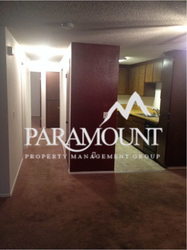 Foto del edificio - Spacious 3 bedroom duplex on Goldmaur!