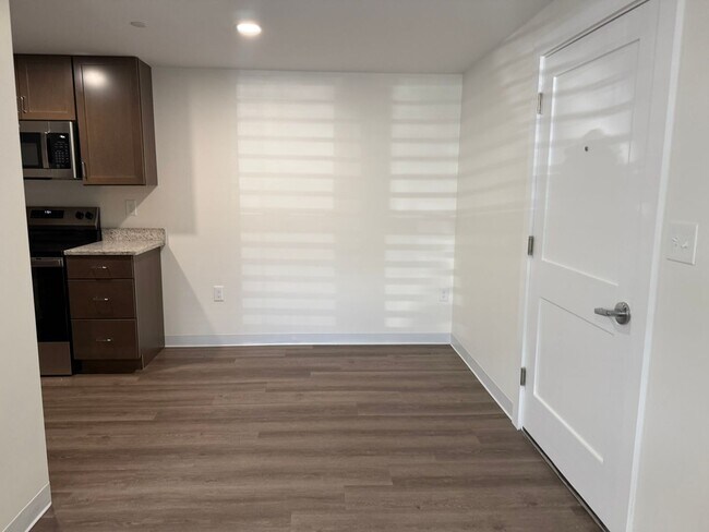 Foto del edificio - 2 Bed • 1 Bath • Renovated Unit • Parking • Dishwasher • A/C