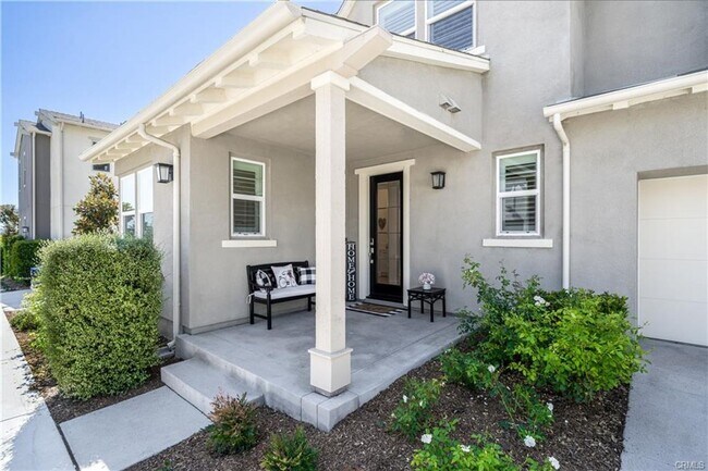 Building Photo - Stunning 4-Bedroom Home with Modern Elegance