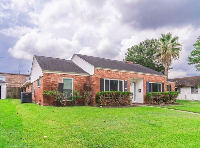 Building Photo - 8819 Hazen St