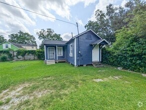 Building Photo - 625-627 E Pipkin St