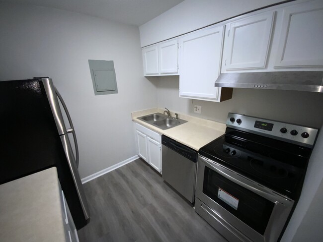 Kitchen - 6 Vivian Ln NE