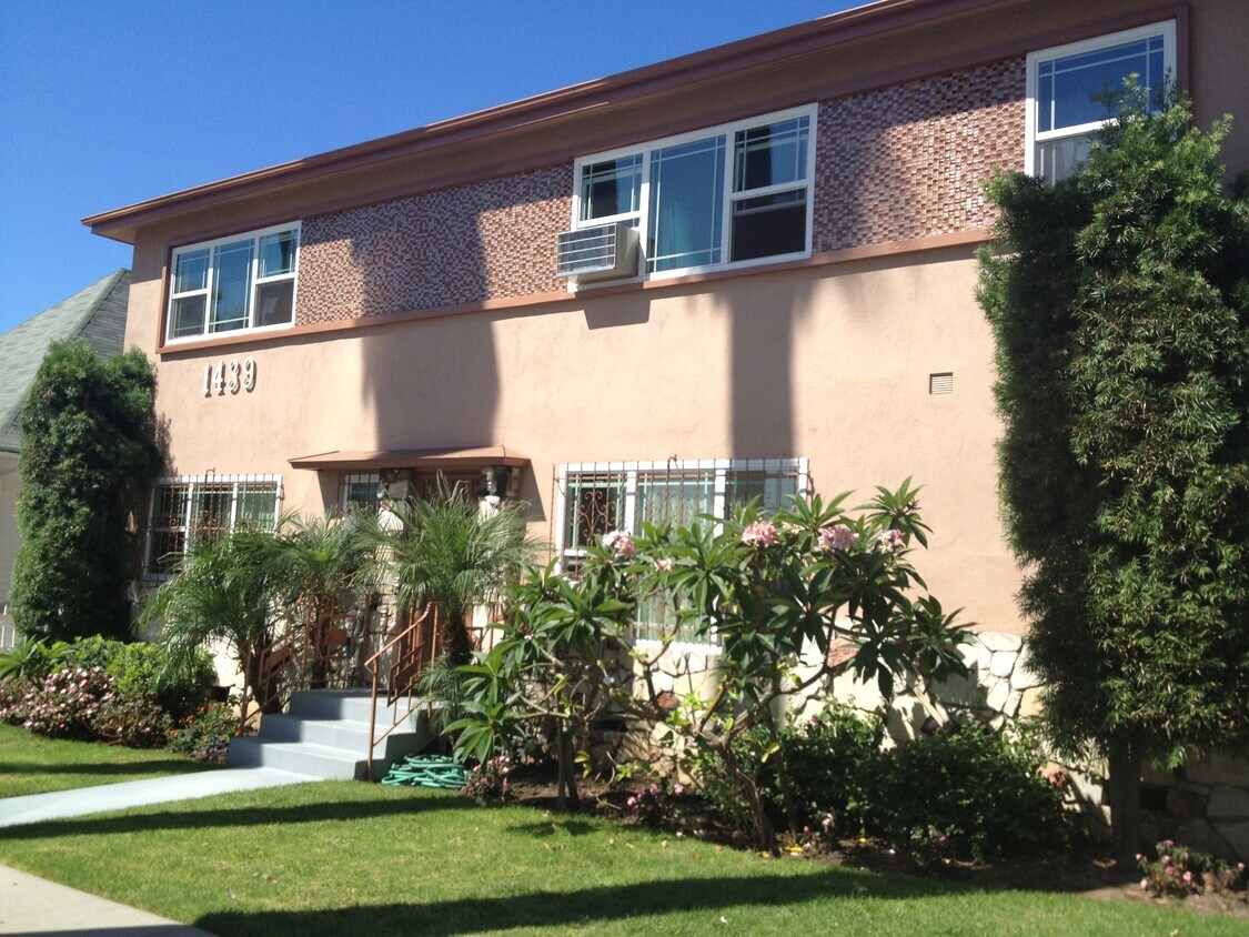 Primary Photo - 1439 N Hudson Ave