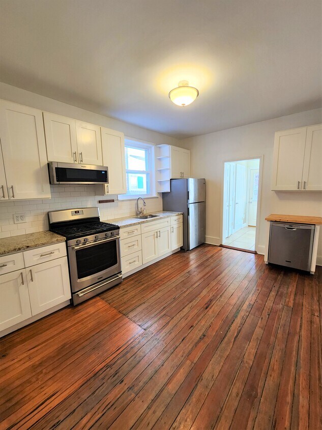 Kitchen - 830 N Beechwood St