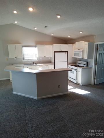 Building Photo - 3200 New Hampshire Dr