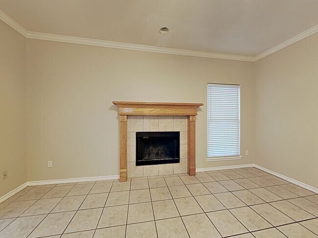 Building Photo - * $1,000 OFF 1st Month.* No Applications F...