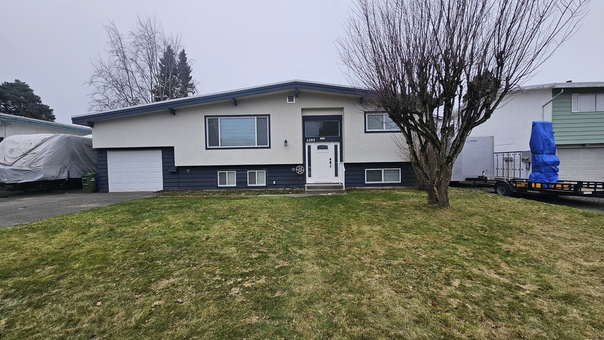 Photo principale - 6085 Glenmore Dr