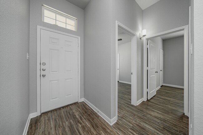 Foto del edificio - 536 Fallbrook Dr